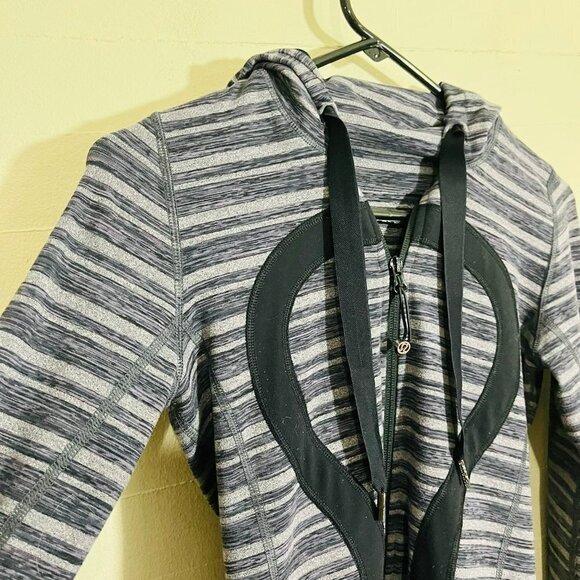 Lululemon Stride Jacket in Navy Stripe Full Zip SZ 2 - Picture 4 of 8